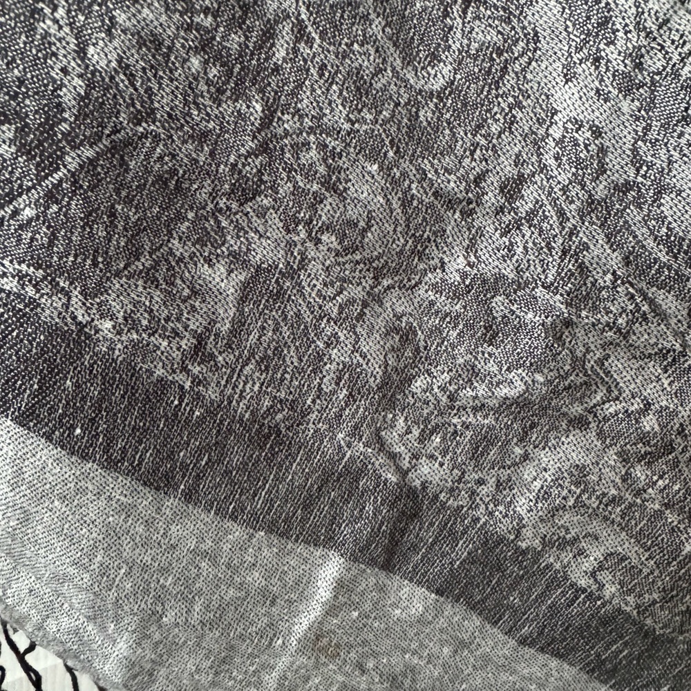 🌷Black, White, Grey, Silver Pashmina-Like Scarf Wrap w/ Fringe - Picture 7 of 8